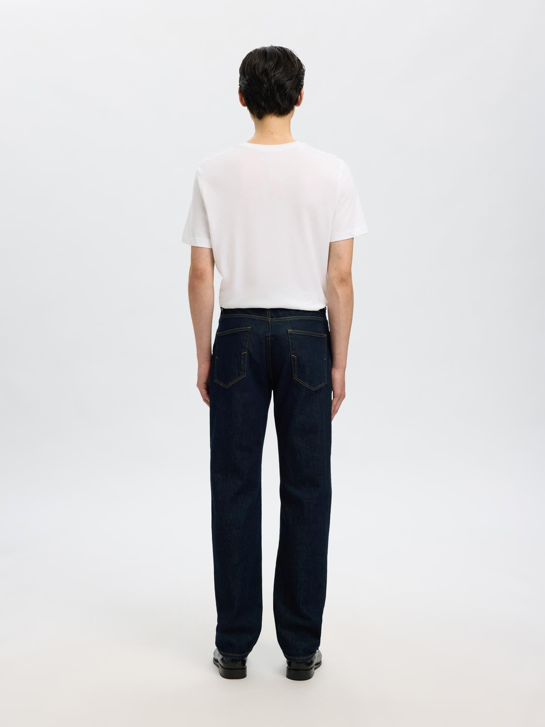 model_shot-back